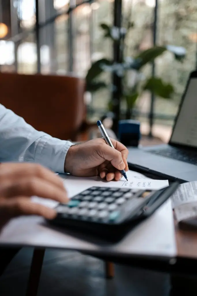 How to reduce costs in your business… in the right way 1 How to cut costs